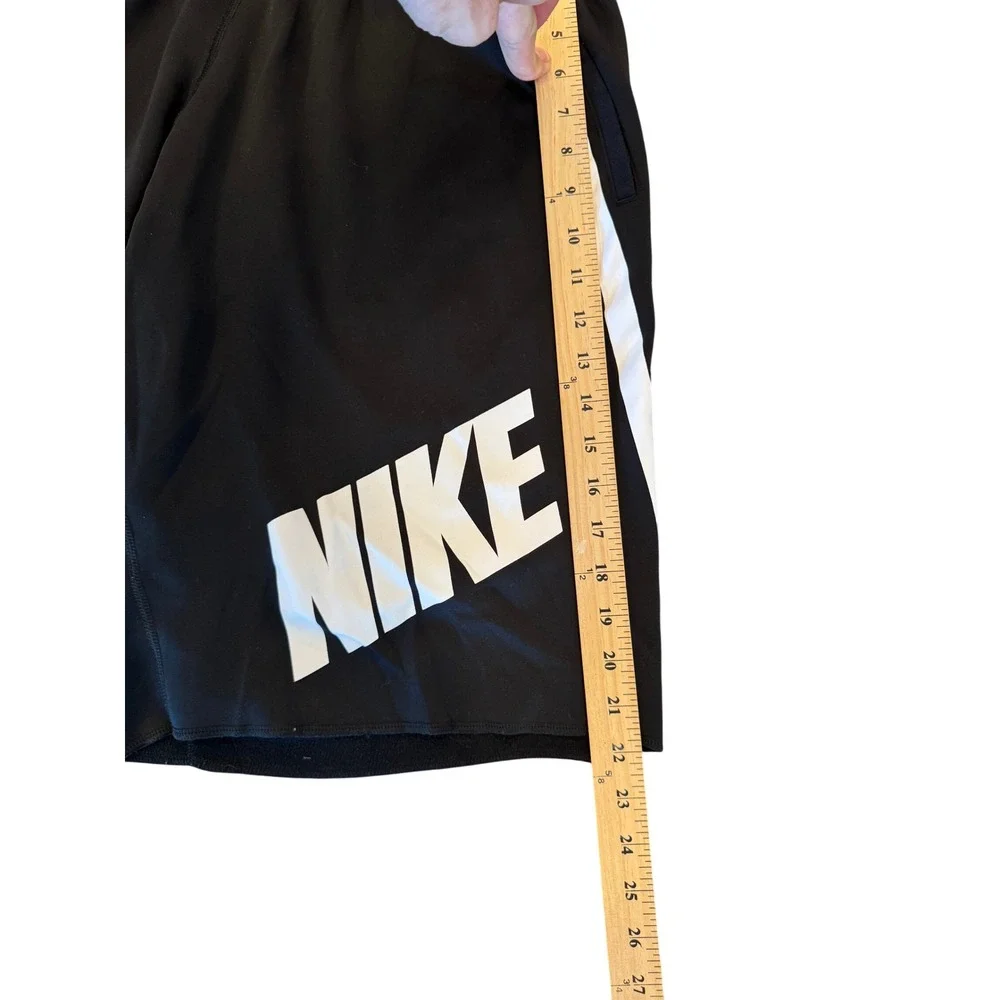 Nike Therma-FIT Mens Athletic Shorts Black White Logo Pockets Size M